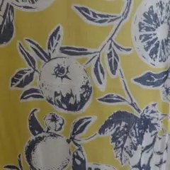 果物デザインのスカーフ