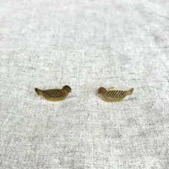【おまとめ可】　鳥デザインの金色ピアス