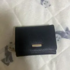 黒い三つ折り財布 合成皮革製