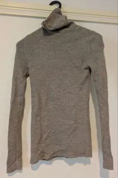 タートルニットセーター　ユニクロ　ベージュ S 長袖ニット