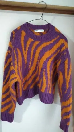 値下げ ZARA 紫とオレンジ ジャガード　ゼブラ　柄ニットセーター Sサイズ