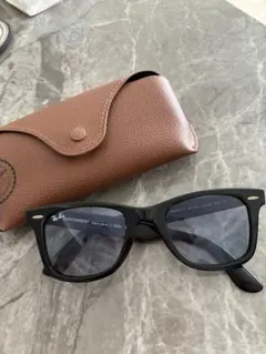Ray-Ban Wayfarer ブラック サングラス ケース付き