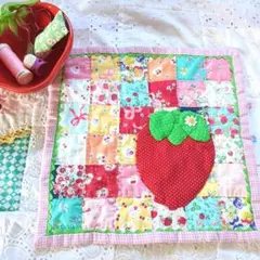 いちごのパッチワークマット