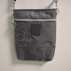 マリークワント 花柄刺繍 スマホショルダー　グレー