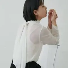 〈Aunt Marie's〉シアーボウタイトップス オフホワイト