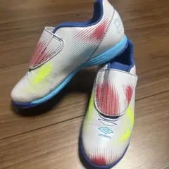 超美品　umbro フットサルシューズ マジックテープ　19cm ジュニア