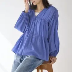 25ss グリーンレーベル 結論シリーズ 全方位映えギャザーブラウス 青 ブルー