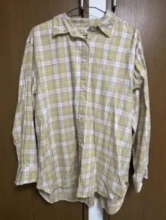イエローとホワイトのチェック柄長袖シャツ ユニクロ