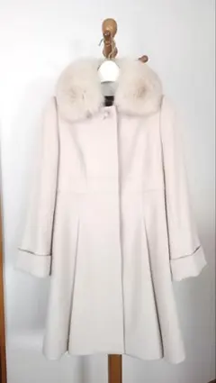 INDIVI アイボリー ブルーフォクスファー付き Aラインコート