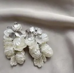 フラワーモチーフ ホワイトイヤリング　結婚式