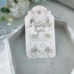 花/イヤリング/ファルファーレ/ホワイト/イエロー/鈴丸ビーズ/マガ玉ビーズ