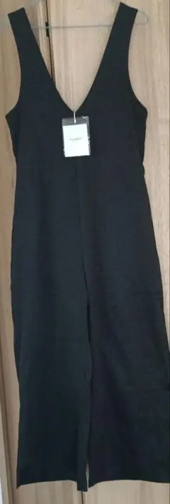 新品タグ付き 黒 Vネック サロペット