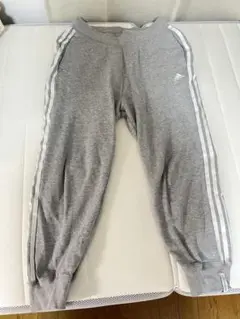 adidas グレー ジャージパンツ Mサイズ