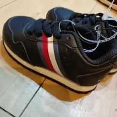 新品 14.5 TOMMY HILFIGER キッズ スニーカー ブラック