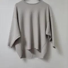 アダムエロペ　コクーンシルエットのボンディングプルオーバー