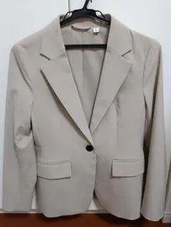 GU　ジーユー　テーラードジャケット　ベージュ　Sサイズ　新品未使用