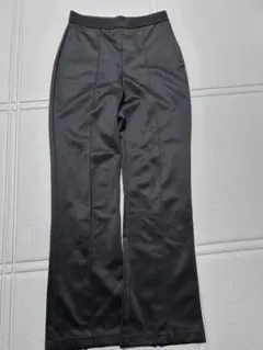 ブラック フレアパンツ レディース