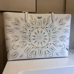 【新品】Victoria’s Secret ショルダーバッグ ホワイト×ストーンのサムネイル