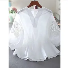 刺繍入りフレアシルエット七分袖シャツ　白