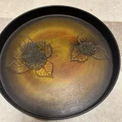 漆器の盆 花と葉の彫刻