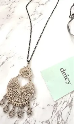 未使用　deicy ネックレス 透かし彫り チャームネックレスのサムネイル
