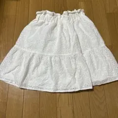 GU 刺繍入りホワイトフリルスカート