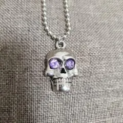 スカルデザイン ネックレス 紫色のストーン