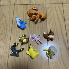 ポケモン　モンコレ　指人形　フィギュア　リザードン　ピカチュウ ブラッキー
