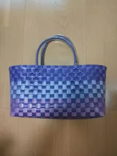 紫色のグラデーション編み込みかごバッグ