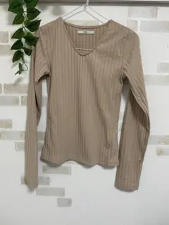 リブ編みベージュ長袖Tシャツ Mサイズ