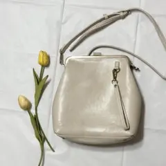 アイボリー フェイクレザー がま口 ショルダーバッグ ベージュ ホワイト