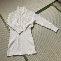アイボリー ケーブルニット ワンピース