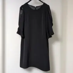 ブラック 膝丈ワンピース フレアスリーブ