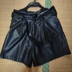 INGNI フェイクレザー ショートパンツ ベルト付き ブラック