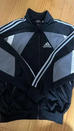 adidas トラックジャケットのサムネイル