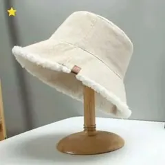 ベージュ フリース縁取りバケットハット　リバーシブル　カジュアル　暖かい