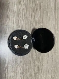 マリークワント　デイジーとハートのピアス