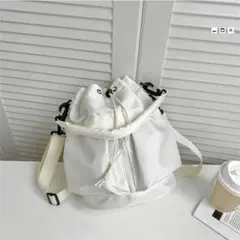 レディース　肩掛けバッグ　ショルダーバッグ　ハンドバッグ　白　ナイロン　大容量