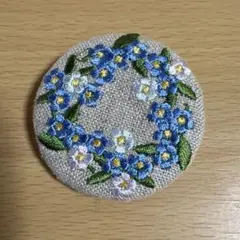 1.青と白のお花ブローチ