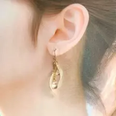 ♥️マットクリアの花びらのゆらゆらピアス♪　ハンドメイド