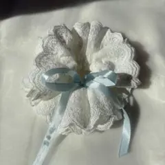 レースシュシュ ホワイト 水色リボン