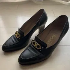 オールドフェラガモ ブラック型押 レザー×ゴールドガンチーニ金具ヒールローファー