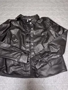 レザー風ボタン付きシャツ 黒