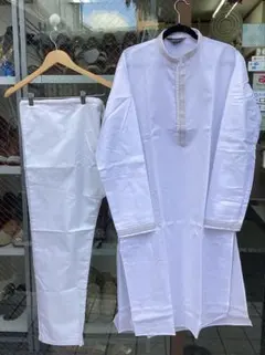 ホワイト カジュアル トップスとパンツセット