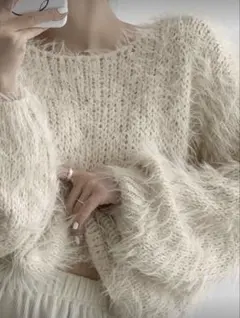 お値下げしました【新品未使用】フワフワ 長袖ニットセーター　アイボリー