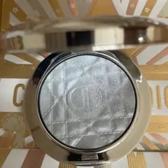 Dior スキンフォーエヴァー　グロウ　ルミナイザー　05 ブルー