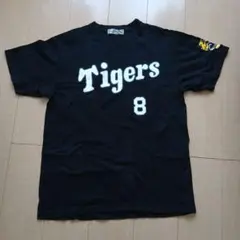 阪神タイガース 佐藤輝明 8番 Tシャツのサムネイル