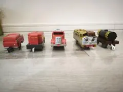 プラレール　消防車フリン、ディーゼル10　中古品　動作確認済み