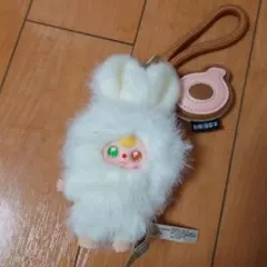 Babythree　イニシャル　前半　Q　白　オッドアイ