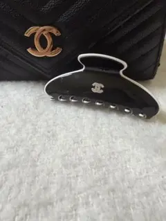 2026年最新】シャネルノベルティヘアクリップの人気アイテム - メルカリ